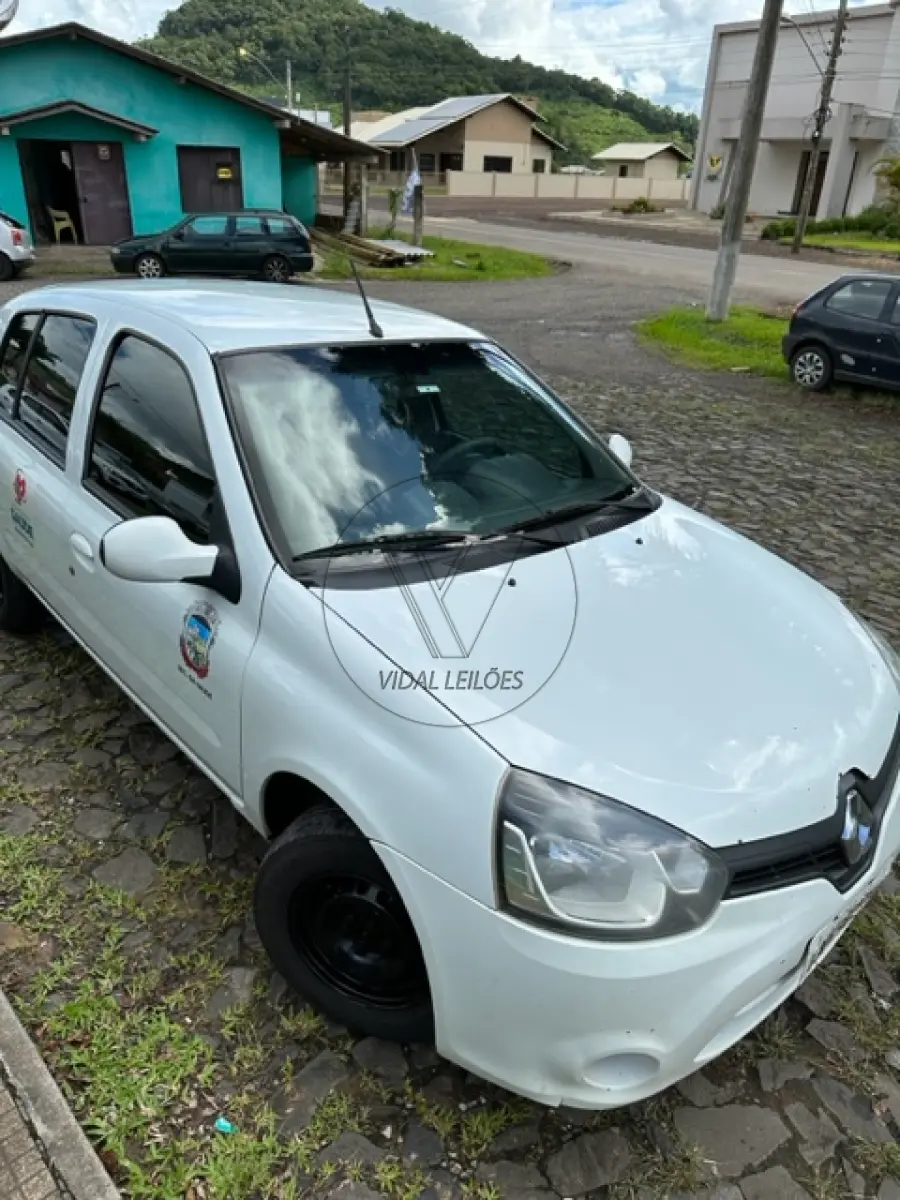 LOTE 004 - AUTOMOVEL RENAULT CLIO EXP 1.0, placas IXH8274, gasolina, ano e modelo 2016, cor branca