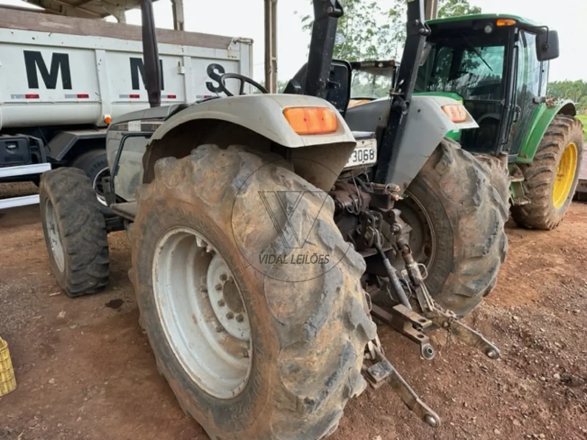 LOTE 003 - TRATOR AGRICOLA AGRALE modelo 5085, diesel, cor prata, ano modelo 2012