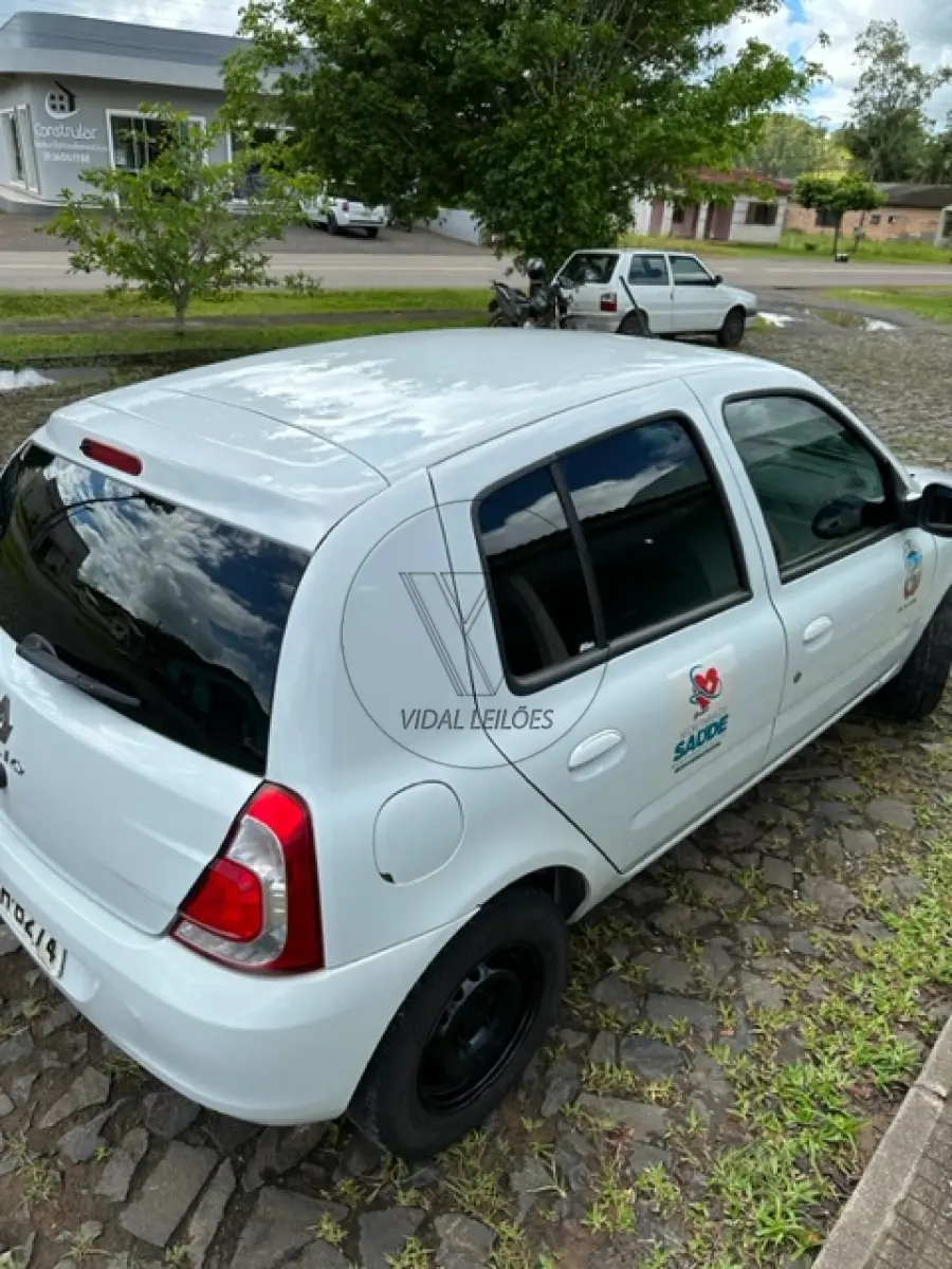 LOTE 004 - AUTOMOVEL RENAULT CLIO EXP 1.0, placas IXH8274, gasolina, ano e modelo 2016, cor branca