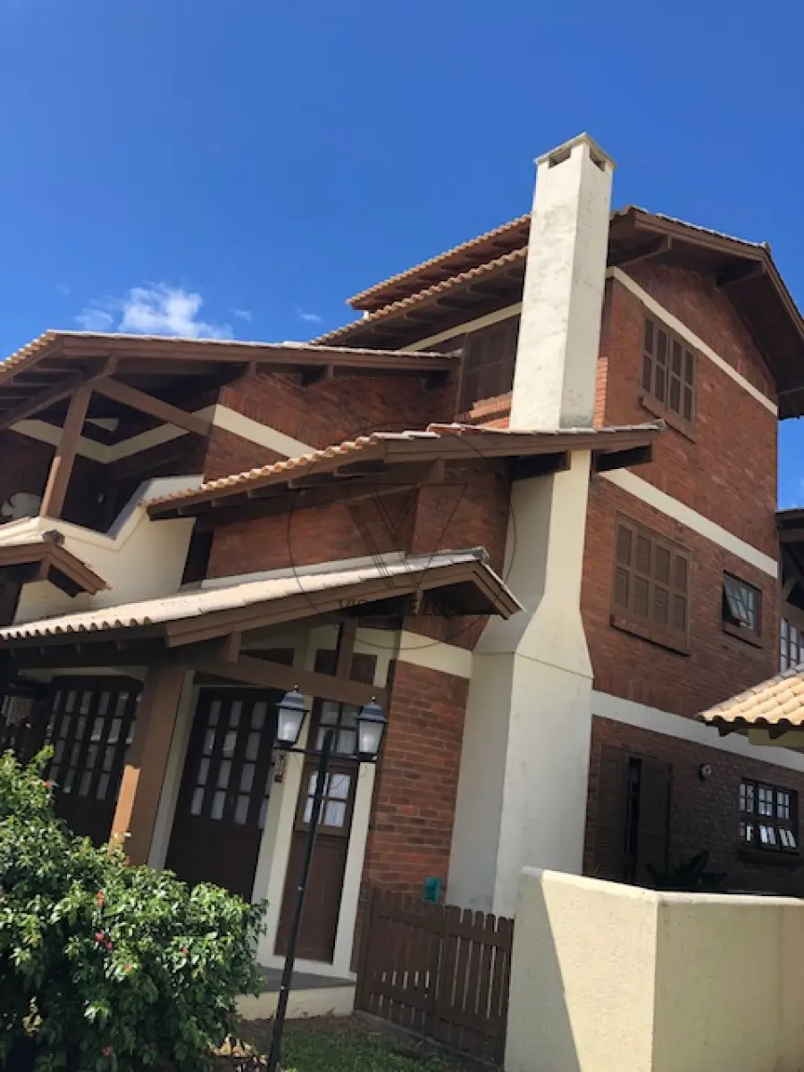 LOTE 001 - Casa 03 pavimentos condomínio fechado